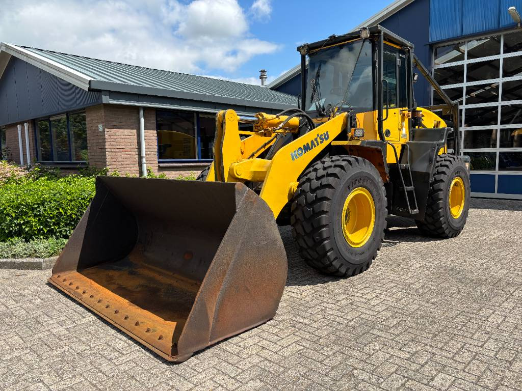 Komatsu WA 320-5 - Wheel loader: picture 1 Komatsu WA 320-5 - Wheel loader: picture 1