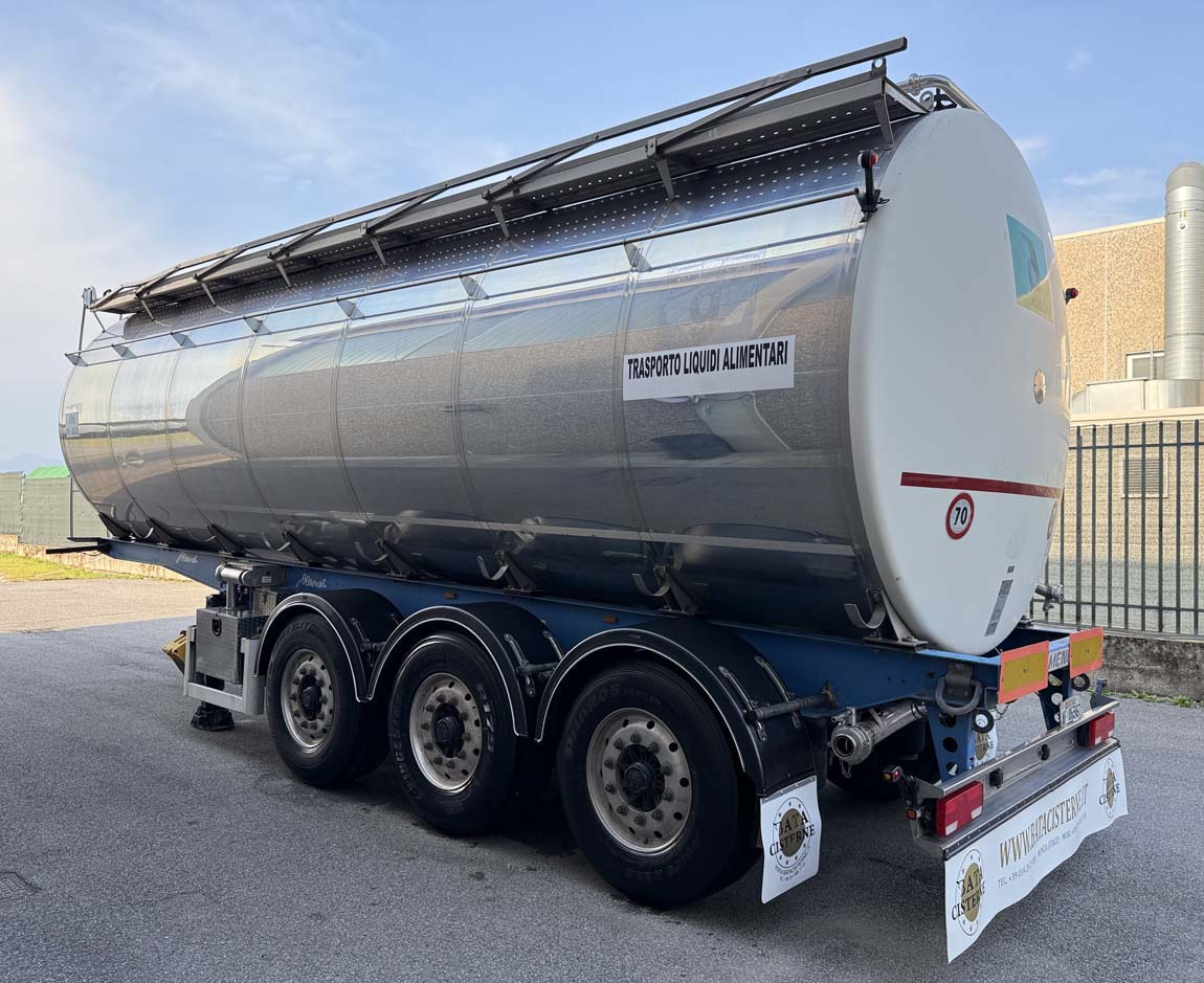 Bata SANTI/MENCI 13.000-8.000-13.000LT - Tanker semi-trailer: picture 2 Bata SANTI/MENCI 13.000-8.000-13.000LT - Tanker semi-trailer: picture 2