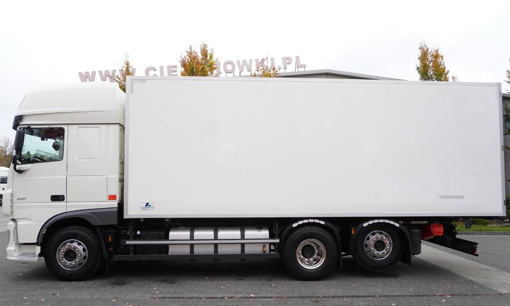 DAF XF 450 6×2 E6 / Refrigerator Lacapitaine / ATP/FRC to 2027 / 18 pallets - Refrigerated truck: picture 4 DAF XF 450 6×2 E6 / Refrigerator Lacapitaine / ATP/FRC to 2027 / 18 pallets - Refrigerated truck: picture 4