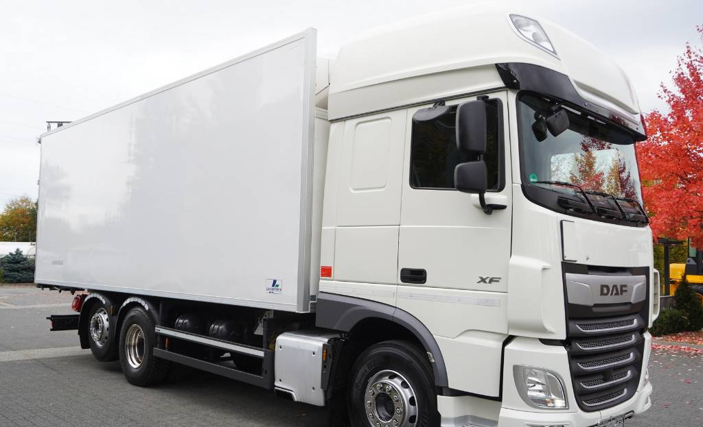 DAF XF 450 6×2 E6 / Refrigerator Lacapitaine / ATP/FRC to 2027 / 18 pallets - Refrigerated truck: picture 3 DAF XF 450 6×2 E6 / Refrigerator Lacapitaine / ATP/FRC to 2027 / 18 pallets - Refrigerated truck: picture 3