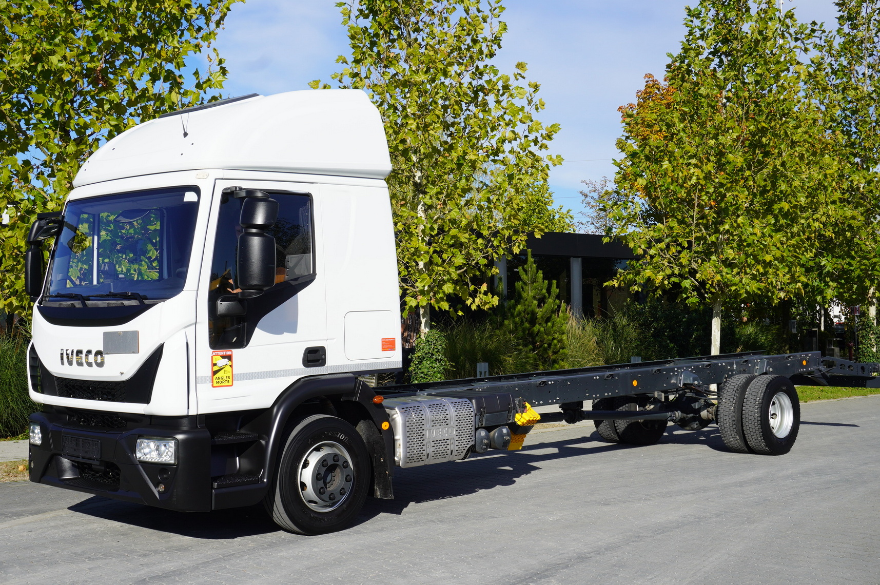 Cab chassis truck IVECO Eurocargo 140e19 4×2 E6 Glob / ADR / frame 8,1m: picture 1