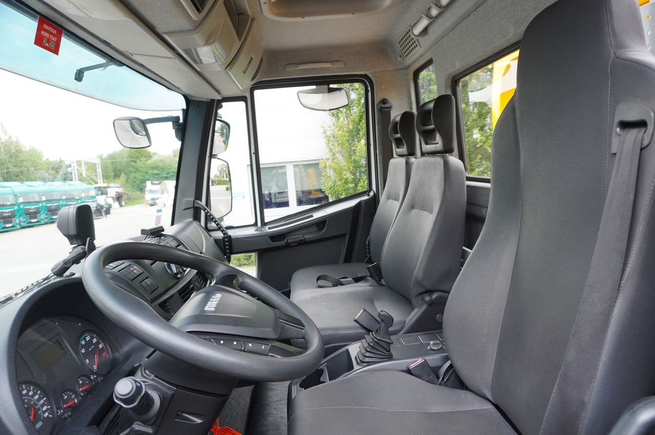Tow truck IVECO Eurocargo 160-210 / 75,000 km! / OMARS lowered tow truck platform / Fork: picture 24