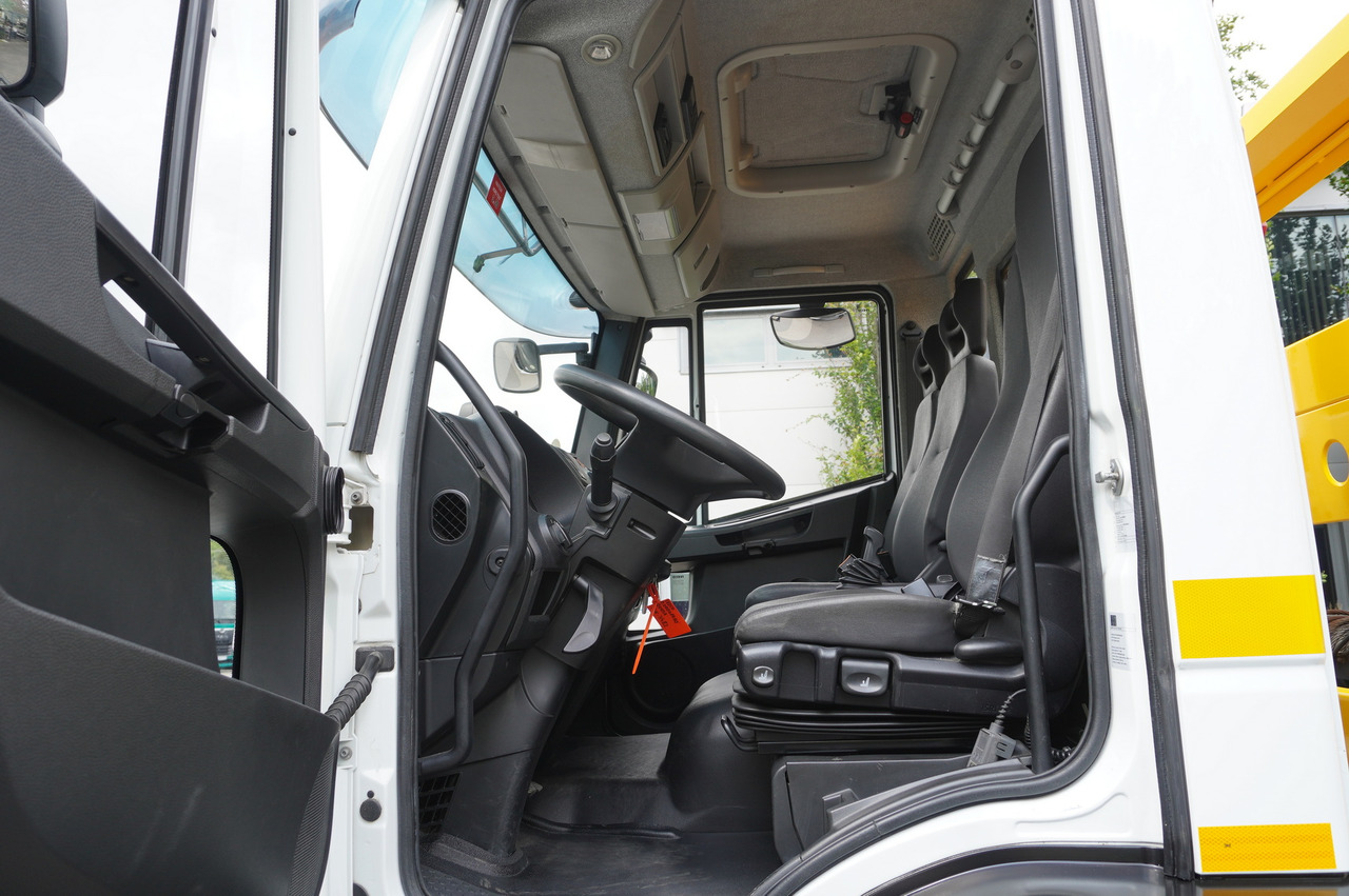 Tow truck IVECO Eurocargo 160-210 / 75,000 km! / OMARS lowered tow truck platform / Fork: picture 23