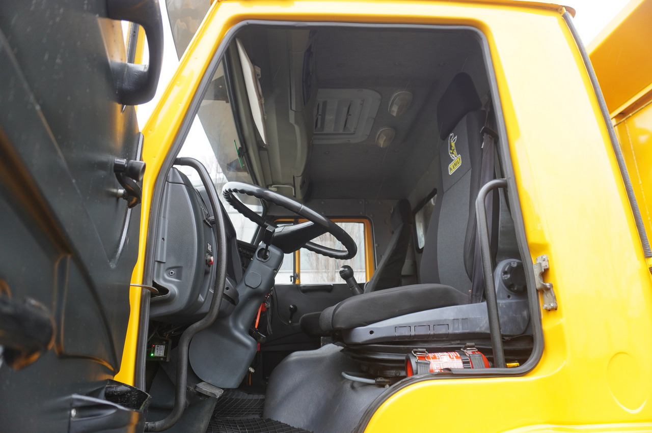 Tipper, Crane truck KAMAZ T2530 E5 6×4 / 3-sided tipper: picture 22
