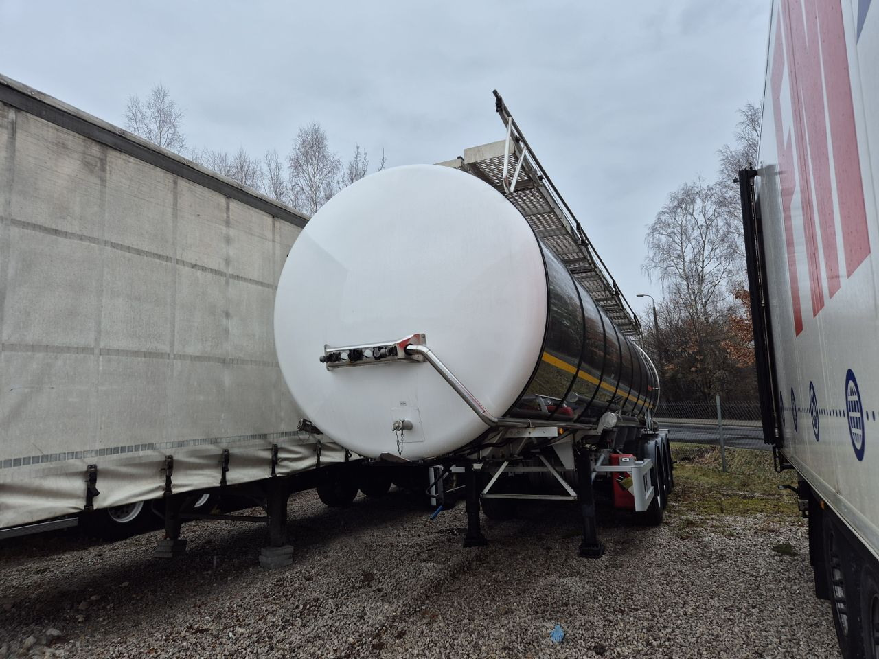 KÄSSBOHRER cistern for chemicals / ADR - Tanker semi-trailer: picture 2 KÄSSBOHRER cistern for chemicals / ADR - Tanker semi-trailer: picture 2