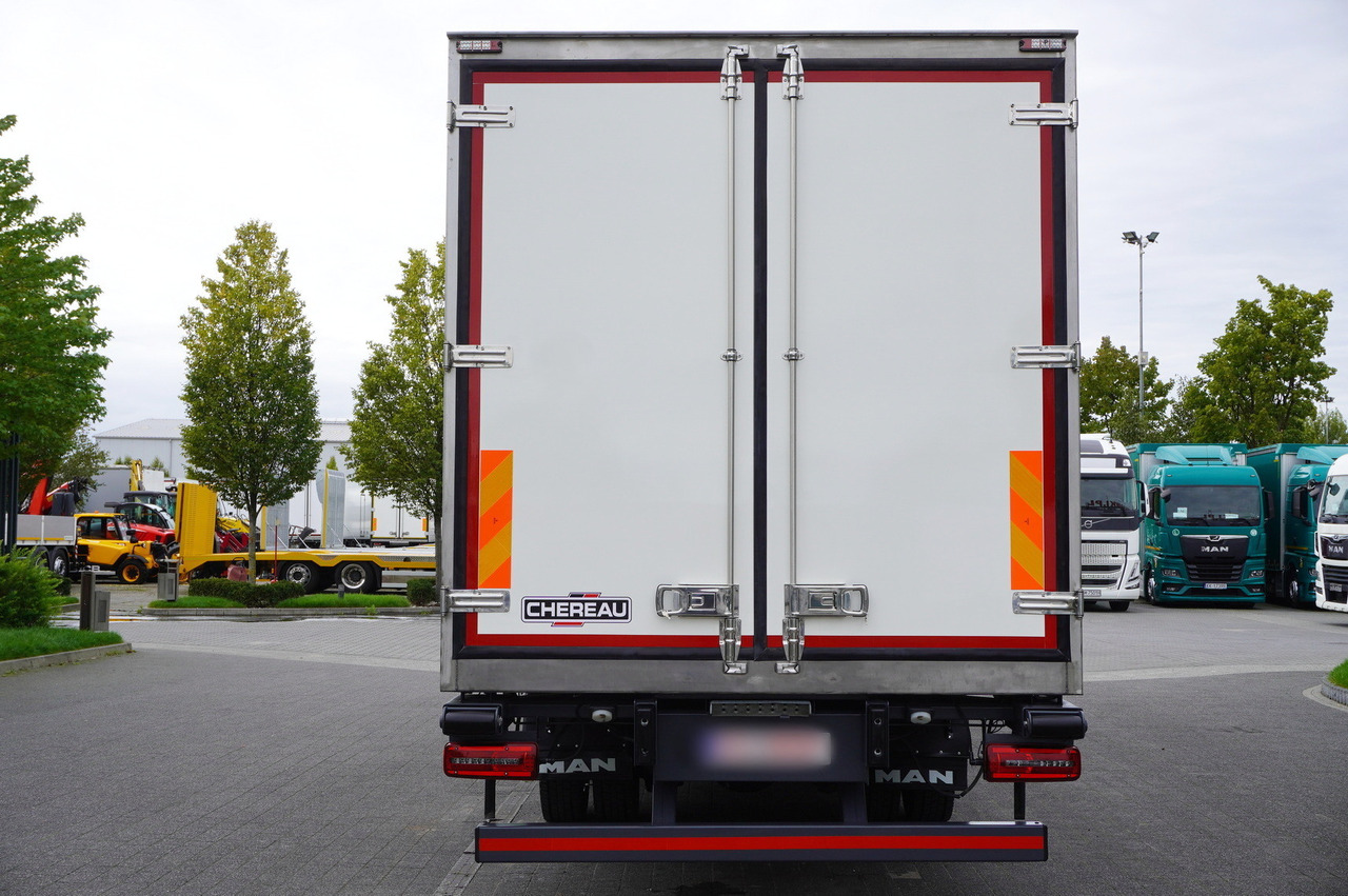 MAN TGL 12.190 / CHEREAU Refrigerator 18 PAL multitemperature / Thermoking T-1200R / 100,000 km - Refrigerated truck: picture 5 MAN TGL 12.190 / CHEREAU Refrigerator 18 PAL multitemperature / Thermoking T-1200R / 100,000 km - Refrigerated truck: picture 5