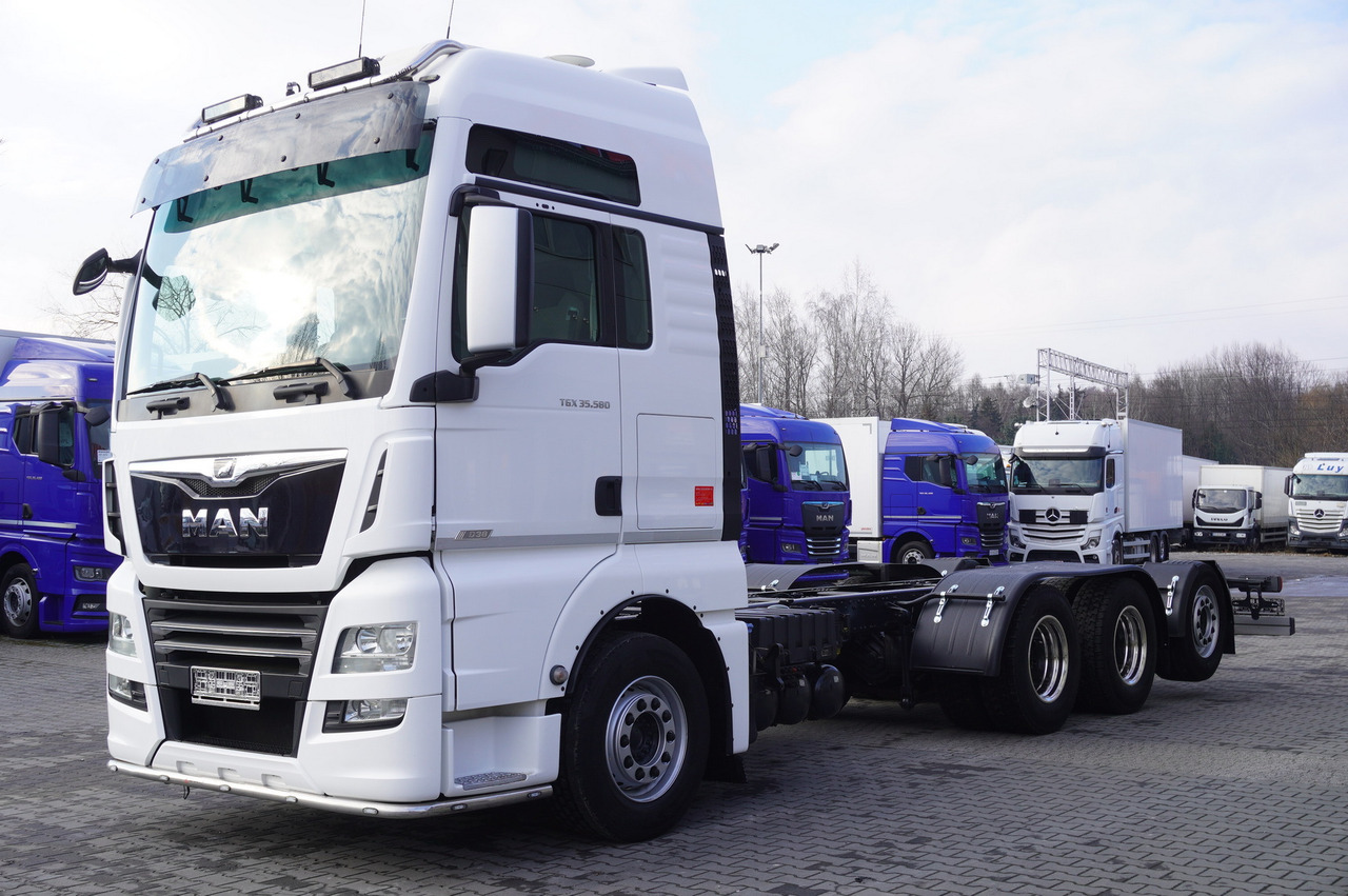MAN TGX 35.580 E6 8x4/4 - 8.8m chassis frame - Cab chassis truck: picture 2 MAN TGX 35.580 E6 8x4/4 - 8.8m chassis frame - Cab chassis truck: picture 2