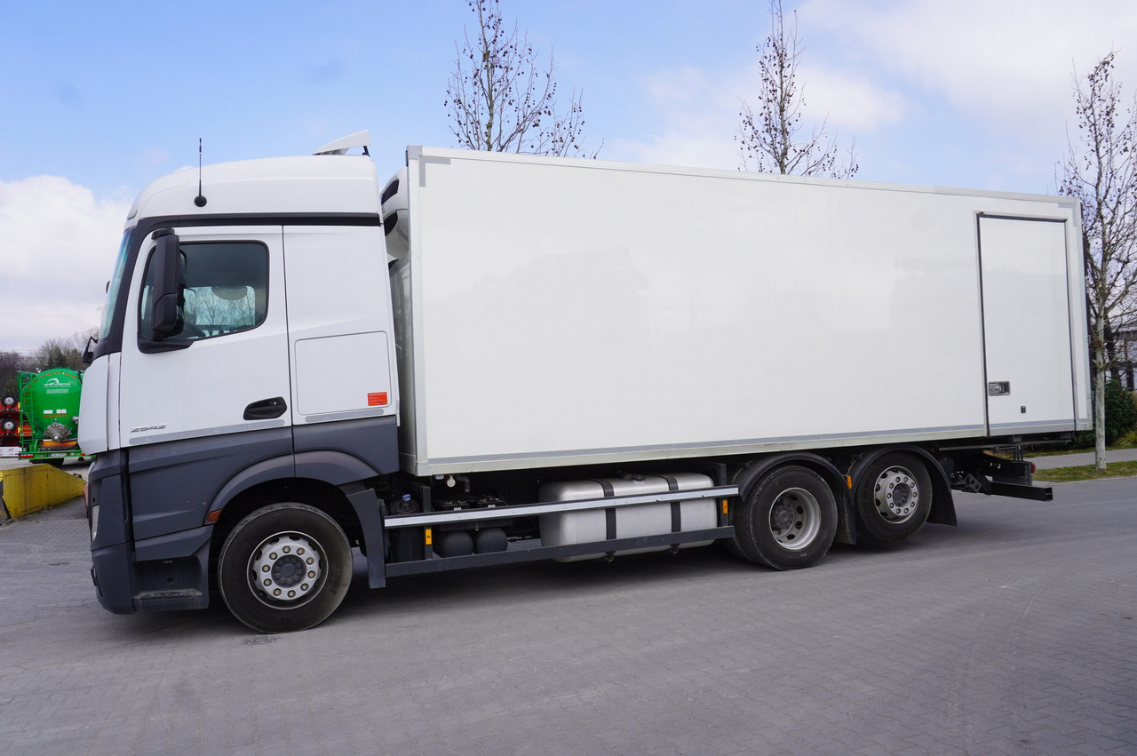 MERCEDES-BENZ Actros 2542 / GIGA cabin / Thermoking 1000R - Refrigerated truck: picture 2 MERCEDES-BENZ Actros 2542 / GIGA cabin / Thermoking 1000R - Refrigerated truck: picture 2