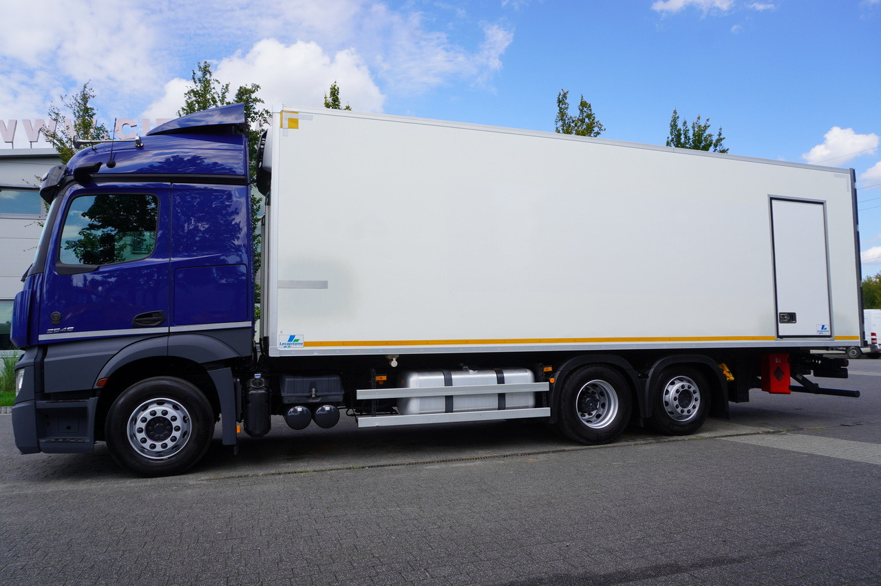 MERCEDES-BENZ Actros 2546 / Lecapitaine refrigerator 20 EPAL / Multitemperature / Carrier Supra 1150 MT - Refrigerated truck: picture 2 MERCEDES-BENZ Actros 2546 / Lecapitaine refrigerator 20 EPAL / Multitemperature / Carrier Supra 1150 MT - Refrigerated truck: picture 2