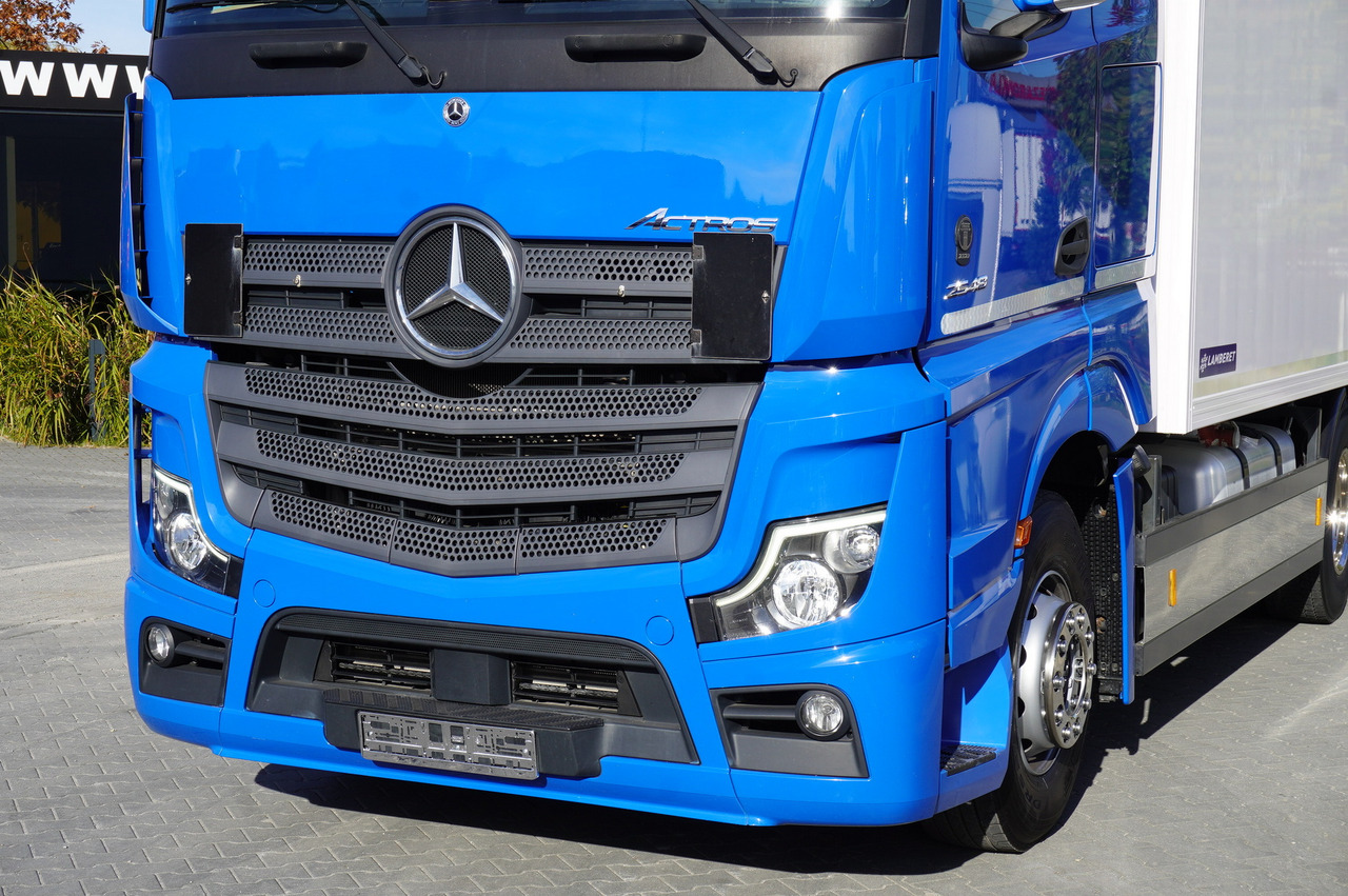 Refrigerated truck MERCEDES-BENZ Actros 2548 E6 / GIGA / Cab Lounge chair / Lamberet Refrigerator / Carrier Supra 950: picture 9