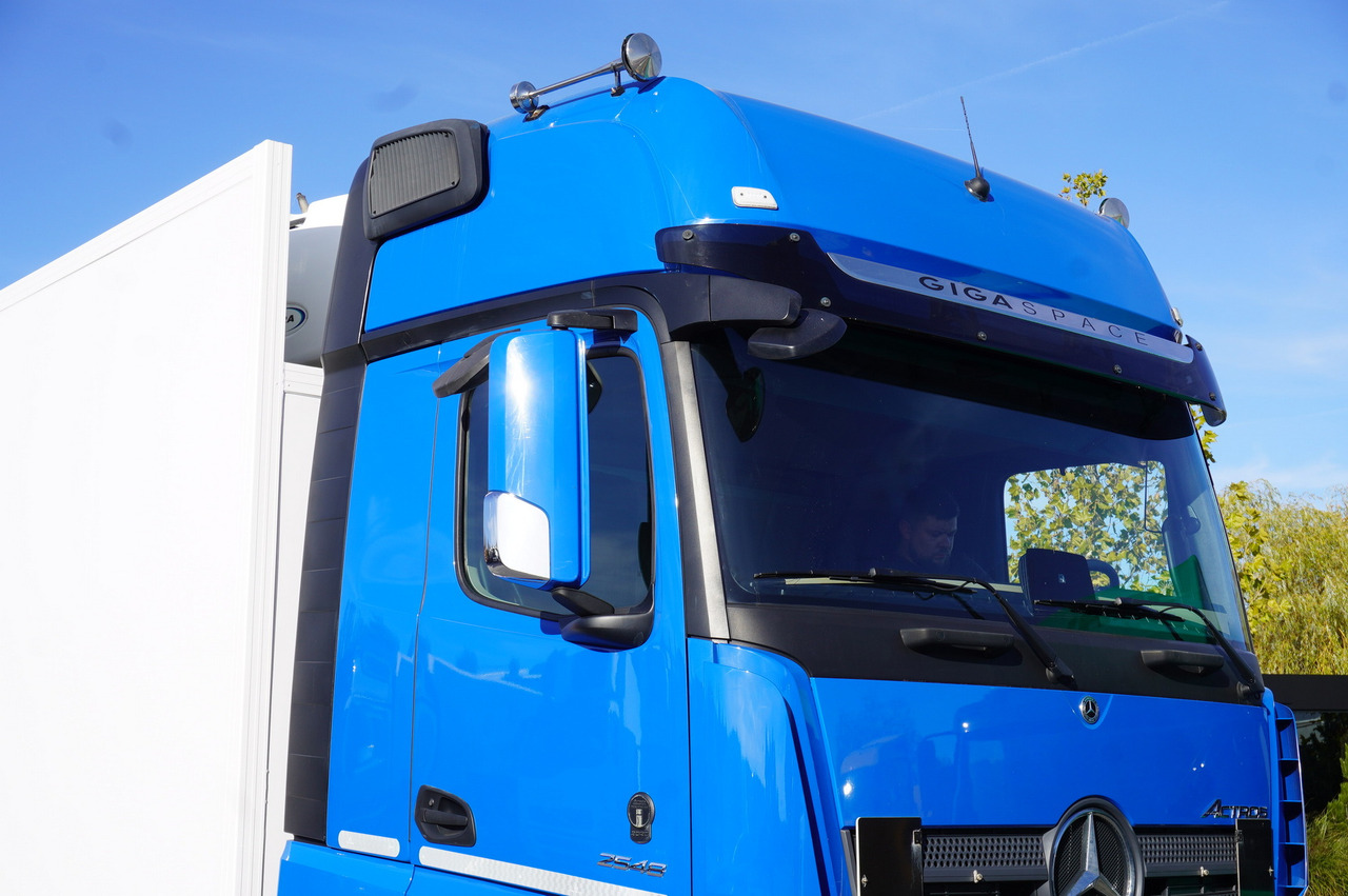 Refrigerated truck MERCEDES-BENZ Actros 2548 E6 / GIGA / Cab Lounge chair / Lamberet Refrigerator / Carrier Supra 950: picture 12