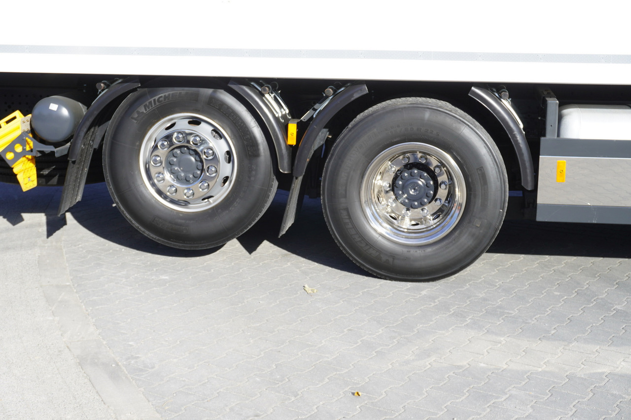 Refrigerated truck MERCEDES-BENZ Actros 2548 E6 / GIGA / Cab Lounge chair / Lamberet Refrigerator / Carrier Supra 950: picture 14