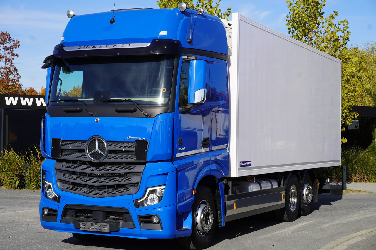 MERCEDES-BENZ Actros 2548 E6 / GIGA / Cab Lounge chair / Lamberet Refrigerator / Carrier Supra 950 - Refrigerated truck: picture 1 MERCEDES-BENZ Actros 2548 E6 / GIGA / Cab Lounge chair / Lamberet Refrigerator / Carrier Supra 950 - Refrigerated truck: picture 1