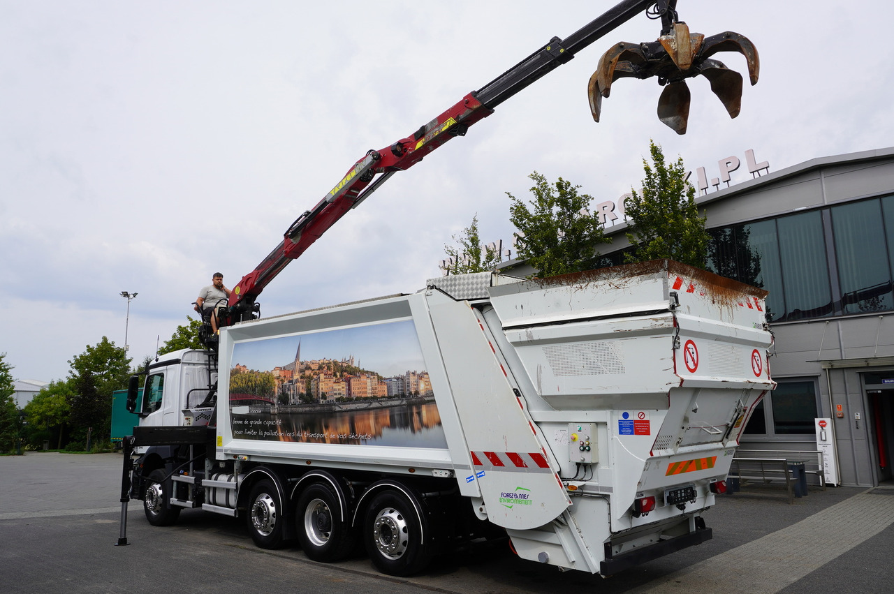 MERCEDES-BENZ Antos 3240 8x2 / Tajfun 5T crane / Farid Industries garbage truck/ 3 steered axles - Refuse truck: picture 2 MERCEDES-BENZ Antos 3240 8x2 / Tajfun 5T crane / Farid Industries garbage truck/ 3 steered axles - Refuse truck: picture 2
