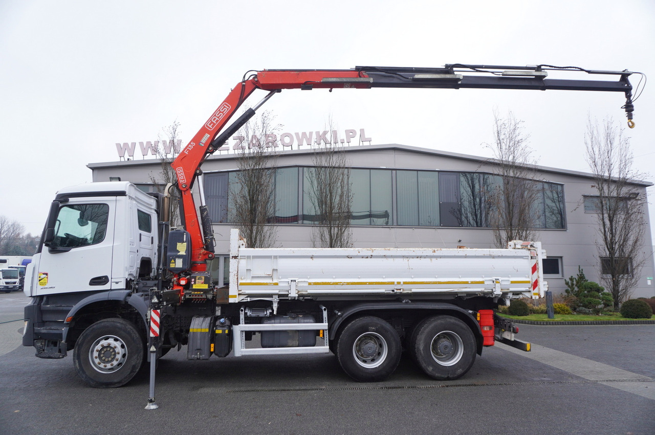MERCEDES-BENZ Arocs 2636 6x4 / 2-way tipper / Fassi F135A.0.23 / remote control / Rotator - Tipper, Crane truck: picture 5 MERCEDES-BENZ Arocs 2636 6x4 / 2-way tipper / Fassi F135A.0.23 / remote control / Rotator - Tipper, Crane truck: picture 5