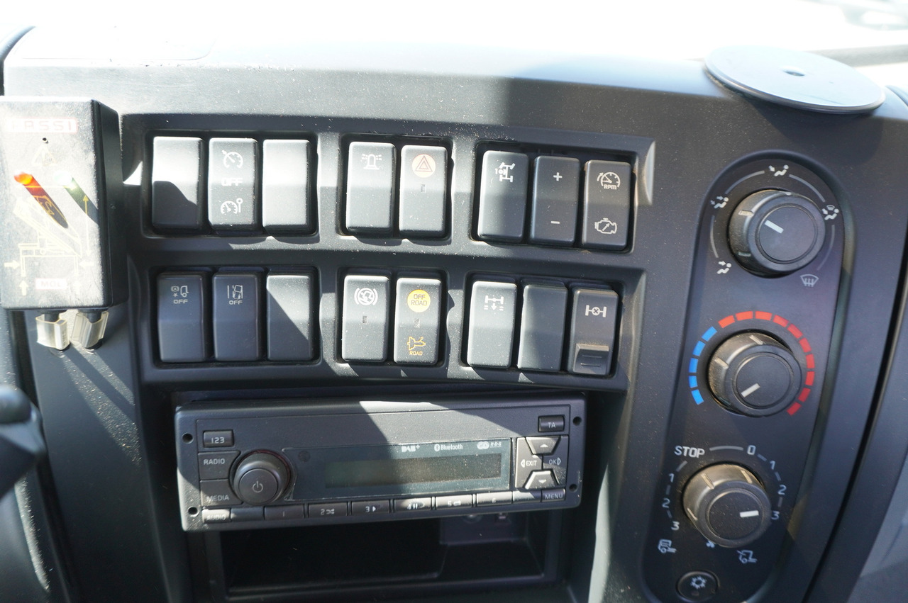 Crane truck RENAULT C320 P 4x2 / FASSI crane 6.2 T / range 10 m / Flatbed 15 EPAL / 50 tho. km!: picture 17 Crane truck RENAULT C320 P 4x2 / FASSI crane 6.2 T / range 10 m / Flatbed 15 EPAL / 50 tho. km!: picture 17