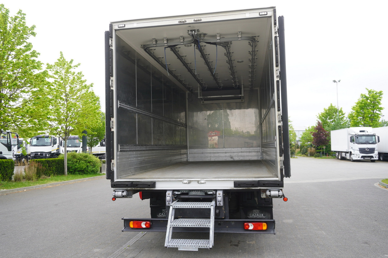 RENAULT D13 / 140 tho km !!! / Meat hook refrigerator / Thermoking T800R / 2 units - Refrigerated truck: picture 5 RENAULT D13 / 140 tho km !!! / Meat hook refrigerator / Thermoking T800R / 2 units - Refrigerated truck: picture 5