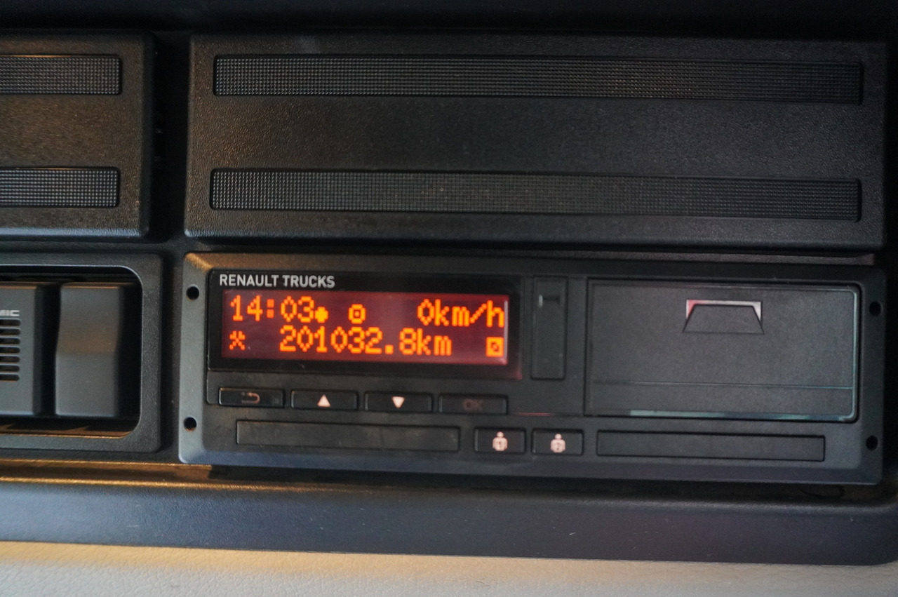 RENAULT RENAULT C280 DTI 8 / FASSI crane 5.6 T / 560 MTH / range 8 m / Flatbed 15 EPAL - Crane truck: picture 4 RENAULT RENAULT C280 DTI 8 / FASSI crane 5.6 T / 560 MTH / range 8 m / Flatbed 15 EPAL - Crane truck: picture 4