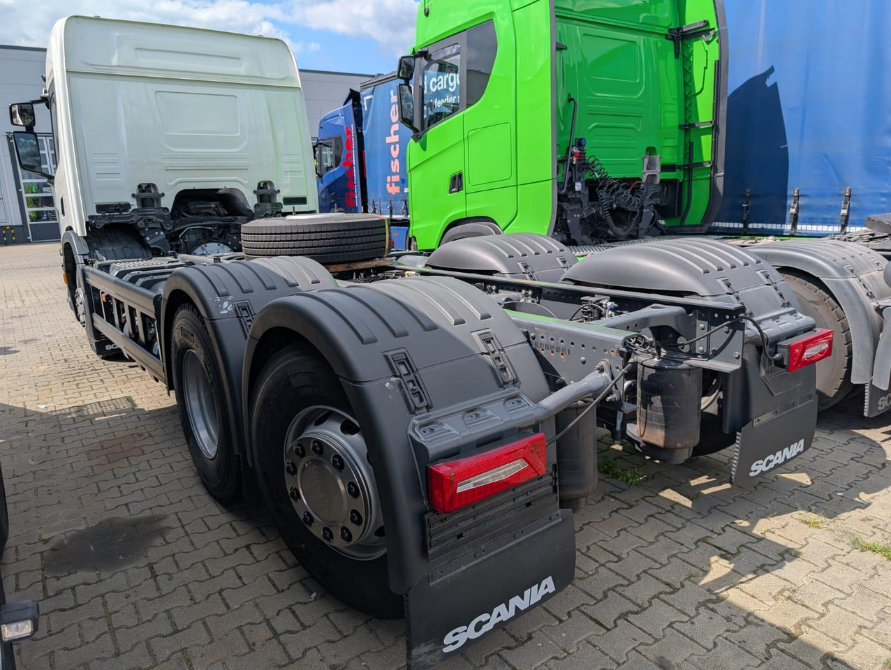 SCANIA P 340 B6x2*4NA / chassis frame / steering axle / CNG / large cab / 8 units - Refuse truck: picture 4 SCANIA P 340 B6x2*4NA / chassis frame / steering axle / CNG / large cab / 8 units - Refuse truck: picture 4