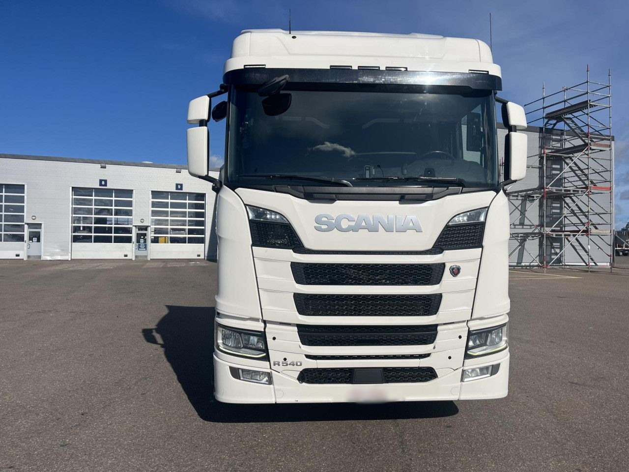SCANIA R 540 B8x4NB / Truck chassis / Sleeper cab - Crane truck: picture 3 SCANIA R 540 B8x4NB / Truck chassis / Sleeper cab - Crane truck: picture 3