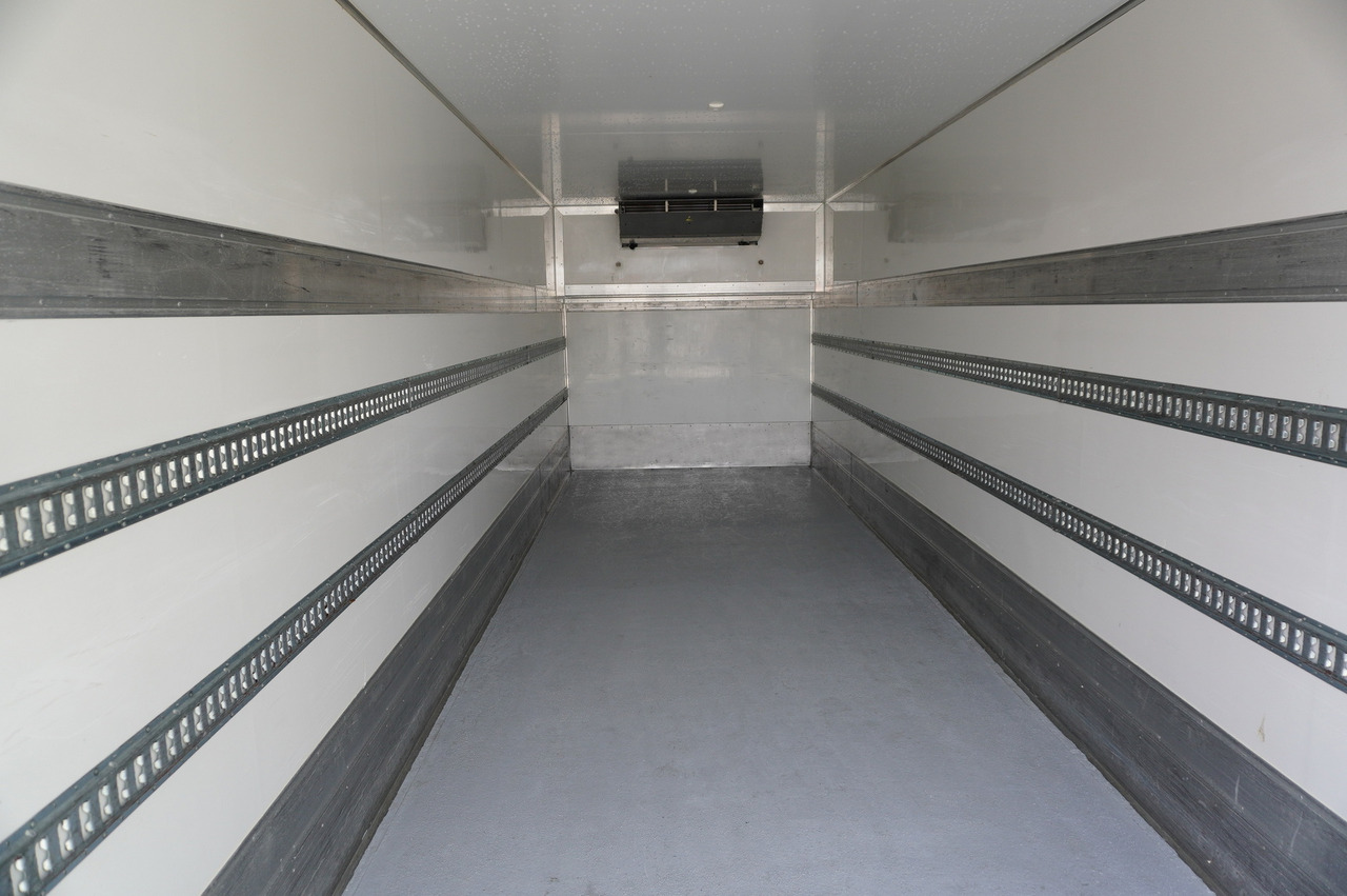 Refrigerated truck SCANIA R500 E6 6x2 / Lecapitaine 21 EPAL refrigerator / Carrier Supra 1150 / 2021 / steered axle: picture 10