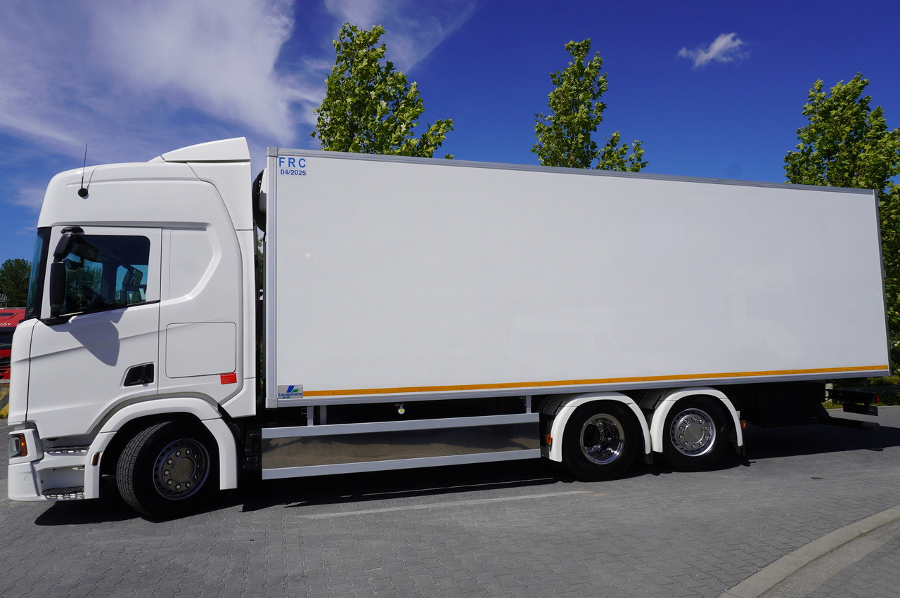 SCANIA R500 / Lecapitaine refrigerator 20 EPAL / Carrier Supra 950 / Steered 3rd axle - Refrigerated truck: picture 2 SCANIA R500 / Lecapitaine refrigerator 20 EPAL / Carrier Supra 950 / Steered 3rd axle - Refrigerated truck: picture 2