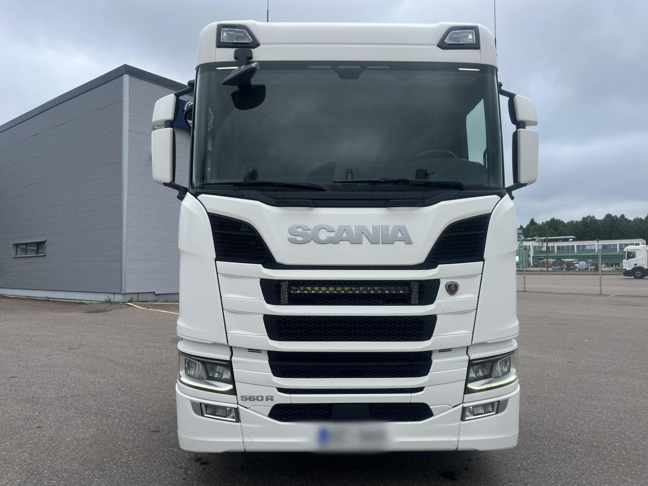 SCANIA R560 B8x4*4 / Chassis / sleeper cab / Power take-off - Cab chassis truck: picture 4 SCANIA R560 B8x4*4 / Chassis / sleeper cab / Power take-off - Cab chassis truck: picture 4