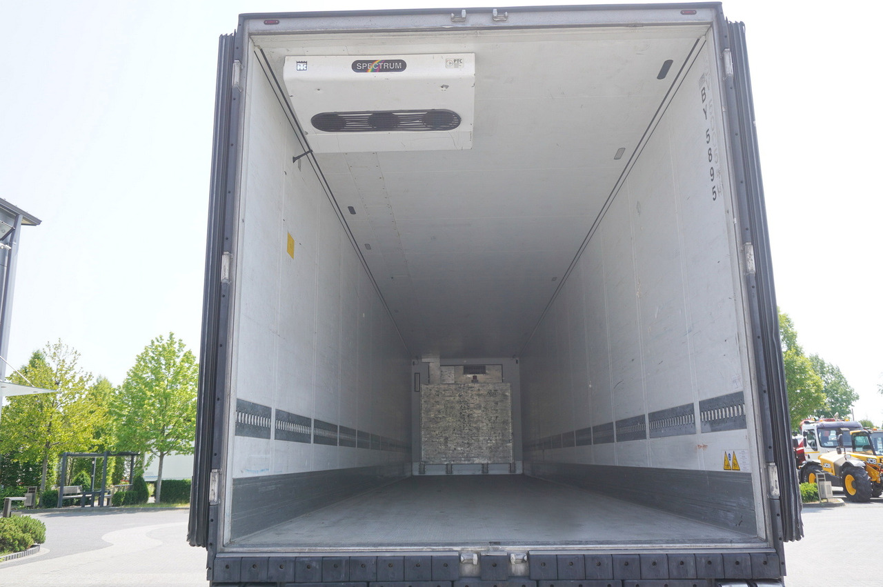 SCHMITZ refrigerated semi-trailer / Thermoking SLX Spectrum 250 / Multitemperature - Refrigerated semi-trailer: picture 4 SCHMITZ refrigerated semi-trailer / Thermoking SLX Spectrum 250 / Multitemperature - Refrigerated semi-trailer: picture 4