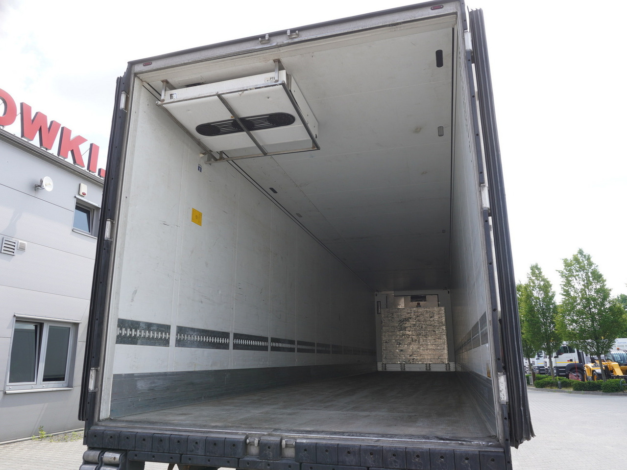 SCHMITZ refrigerator semi-trailer/ Thermoking SLX I Spectrum 250 / Multitemperature / 5 units - Refrigerated semi-trailer: picture 4 SCHMITZ refrigerator semi-trailer/ Thermoking SLX I Spectrum 250 / Multitemperature / 5 units - Refrigerated semi-trailer: picture 4