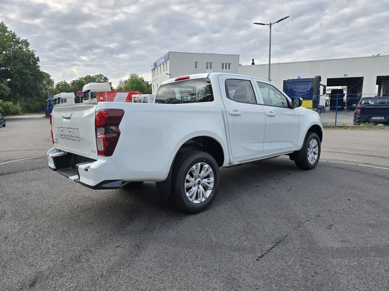 Isuzu PICK UP LS inkl. Ladeflächenausspritzung, 25er M - SUV: picture 3 Isuzu PICK UP LS inkl. Ladeflächenausspritzung, 25er M - SUV: picture 3