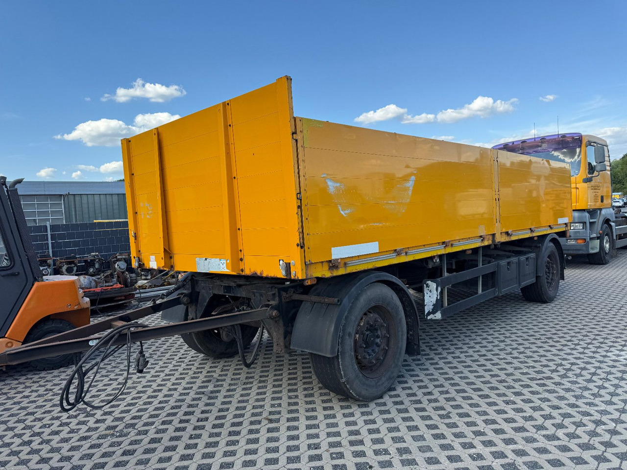 Schwarzmüller T 202 L: 6500 mm - Dropside/ Flatbed trailer: picture 1 Schwarzmüller T 202 L: 6500 mm - Dropside/ Flatbed trailer: picture 1