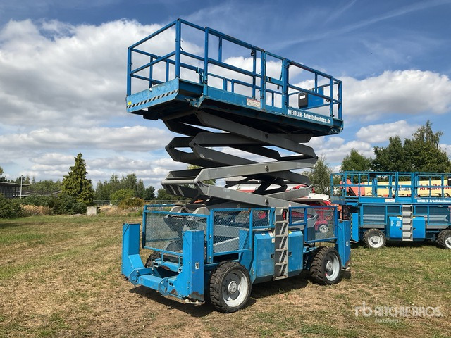2007 Genie 4390RT 4x4 Diesel Scissor Lift - Scissor lift: picture 1 2007 Genie 4390RT 4x4 Diesel Scissor Lift - Scissor lift: picture 1