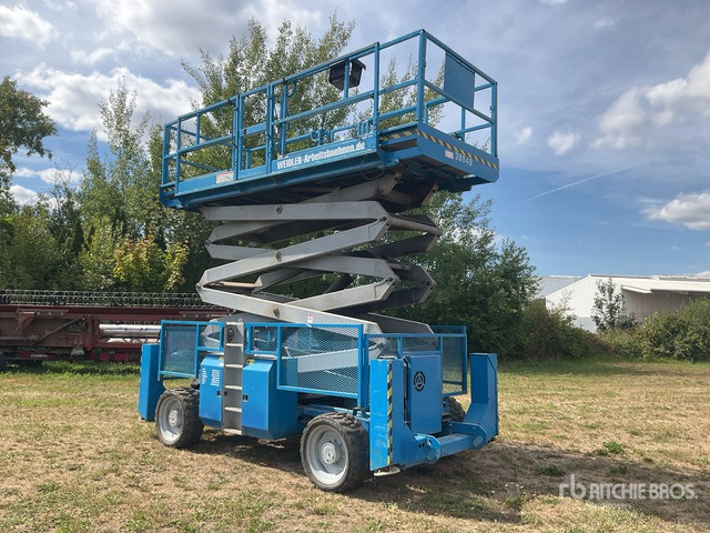 2007 Genie 4390RT 4x4 Diesel Scissor Lift - Scissor lift: picture 3 2007 Genie 4390RT 4x4 Diesel Scissor Lift - Scissor lift: picture 3