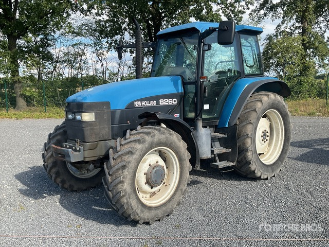 New Holland 8260 4WD Tractor - Farm tractor: picture 2 New Holland 8260 4WD Tractor - Farm tractor: picture 2