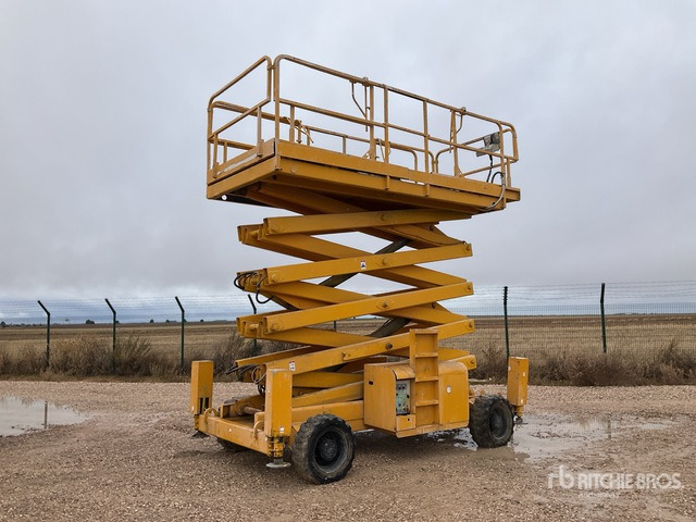 2005 Haulotte H18SX 4x4 Diesel Scissor Lift - Scissor lift: picture 2 2005 Haulotte H18SX 4x4 Diesel Scissor Lift - Scissor lift: picture 2