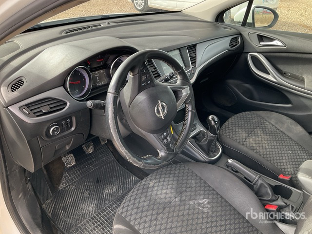 2019 Opel Astra Sports Tourer 1.6CDTI Selective Automobile - Car: picture 4 2019 Opel Astra Sports Tourer 1.6CDTI Selective Automobile - Car: picture 4