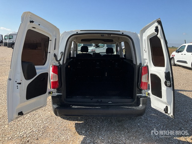2022 Toyota Proace City Verso 5 Passenger Van - Minibus, People carrier: picture 4 2022 Toyota Proace City Verso 5 Passenger Van - Minibus, People carrier: picture 4