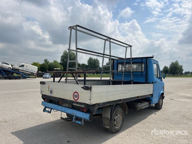 1980 Mercedes-Benz 207D Flatbed Truck - Dropside/ Flatbed truck: picture 2 1980 Mercedes-Benz 207D Flatbed Truck - Dropside/ Flatbed truck: picture 2