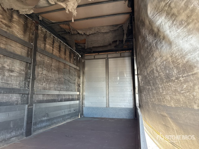 2004 Renault Midlum 4x2 Curtain Side Truck - Curtain side truck: picture 5 2004 Renault Midlum 4x2 Curtain Side Truck - Curtain side truck: picture 5