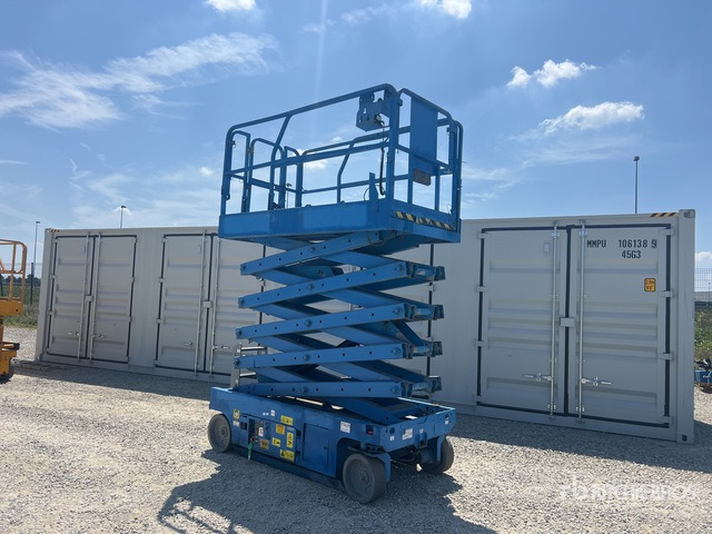 2010 Genie GS-3246 Electric Scissor Lift - Scissor lift: picture 2 2010 Genie GS-3246 Electric Scissor Lift - Scissor lift: picture 2