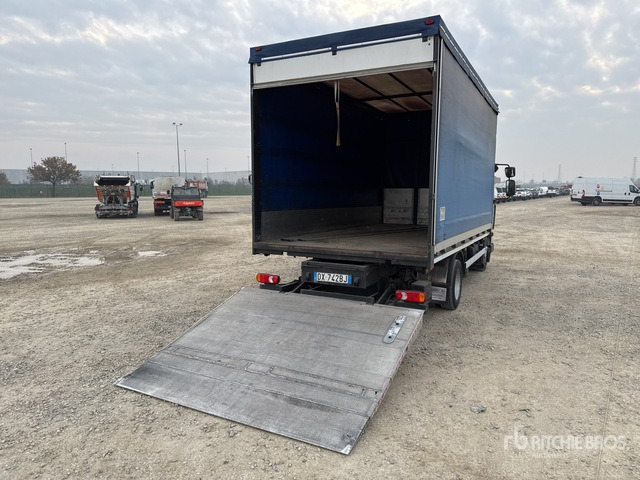 2010 Renault Midlum 215.75 4x2 Curtain Side Truck - Curtain side truck: picture 4 2010 Renault Midlum 215.75 4x2 Curtain Side Truck - Curtain side truck: picture 4