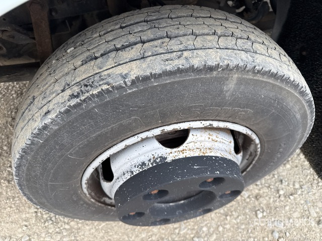 2010 Renault Midlum 215.75 4x2 Curtain Side Truck - Curtain side truck: picture 5 2010 Renault Midlum 215.75 4x2 Curtain Side Truck - Curtain side truck: picture 5