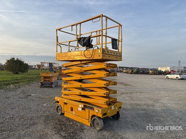 2011 Haulotte Compact 14 Electric Scissor Lift - Scissor lift: picture 3 2011 Haulotte Compact 14 Electric Scissor Lift - Scissor lift: picture 3