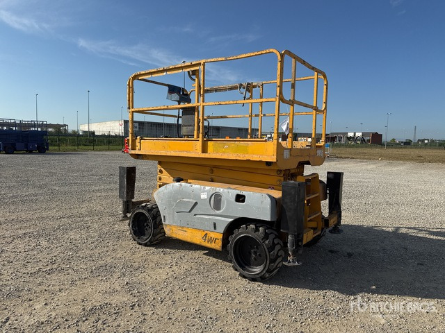 2011 Haulotte Compact12DX (Inoperable) Scissor Lift - Scissor lift: picture 3 2011 Haulotte Compact12DX (Inoperable) Scissor Lift - Scissor lift: picture 3