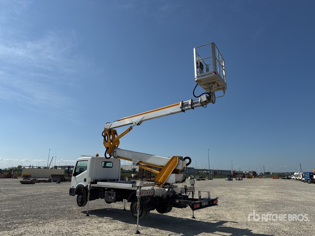 2011 Nissan Cabstar 35 - 11 2011 Multitel Pagliero MX250EX ... Bucket Truck - Truck mounted aerial platform: picture 3 2011 Nissan Cabstar 35 - 11 2011 Multitel Pagliero MX250EX ... Bucket Truck - Truck mounted aerial platform: picture 3