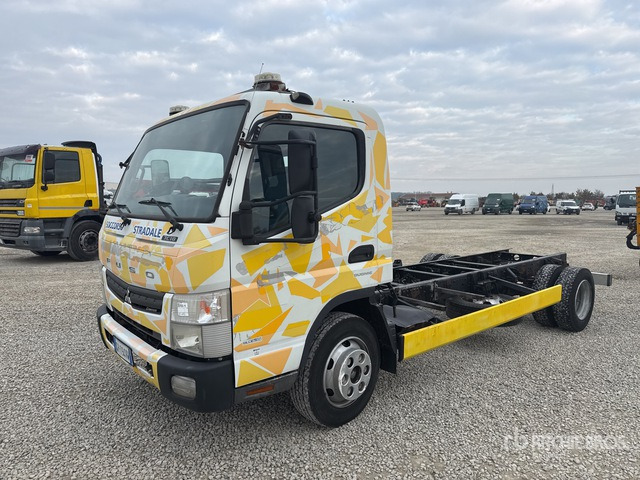 2015 Mitsubishi Fuso Canter 4x2 Cab and Chassis - Cab chassis truck: picture 1 2015 Mitsubishi Fuso Canter 4x2 Cab and Chassis - Cab chassis truck: picture 1