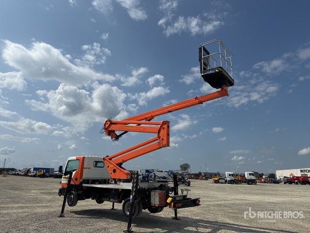 Nissan Cabstar 35.12 Piattaforma autocarrata - Truck mounted aerial platform: picture 3 Nissan Cabstar 35.12 Piattaforma autocarrata - Truck mounted aerial platform: picture 3