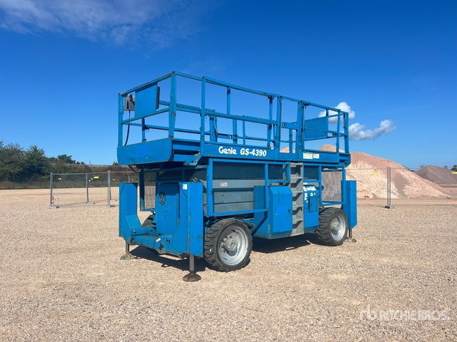 2001 Genie GS4390 4x4 Nacelle Ciseaux Scissor Lift - Scissor lift: picture 2 2001 Genie GS4390 4x4 Nacelle Ciseaux Scissor Lift - Scissor lift: picture 2
