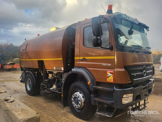 2005 Mercedes AXOR 1828 2005 Bucher Optifant70 on Balayeuse Sweeper Truck - Road sweeper: picture 2 2005 Mercedes AXOR 1828 2005 Bucher Optifant70 on Balayeuse Sweeper Truck - Road sweeper: picture 2