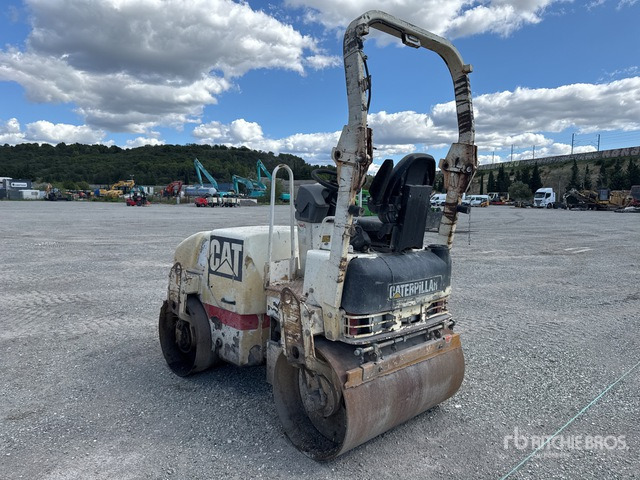 2007 Cat CB224E Compacteur Vibrant Tandem (Inop ... Double Drum Roller - Road roller: picture 3 2007 Cat CB224E Compacteur Vibrant Tandem (Inop ... Double Drum Roller - Road roller: picture 3